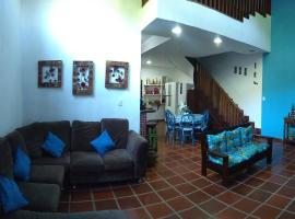 Casa Azul, hotel a prop de Platja de Cocanha, a Caraguatatuba