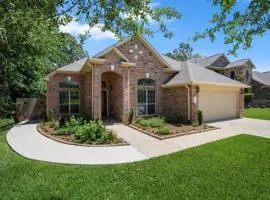 Spacious Conroe Home around 4 miles to the Lake