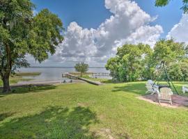 Lake Weir Escape with Amazing Sunsets!, villa in Weirsdale