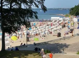 Strandblick mit Strandkorb & Fahrrädern