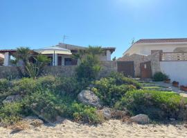 Dimora Elma casa sulla spiaggia fronte mare a San Lorenzo vicino Marzamemi, Hotel in Reitani