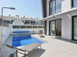 Luxury Villa by NRAS, hytte i Gran Alacant