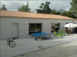 Spacieuse villa, hotel with parking in Les Mathes