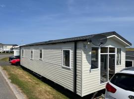 Newquay Bay Resort 181, Hotel in Porth