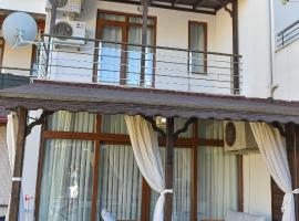 VİLLA ALP'S TRİPLEX LAGOON HAVUZ OLANAĞI SUNAN，貝萊克的高爾夫飯店