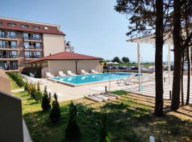 Veramar Villas - Free Beach Access, хотел в Кранево