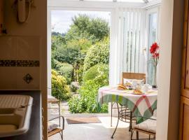 Pass the Keys Cosy cottage with views over the Shropshire hills, hotel din Ludlow