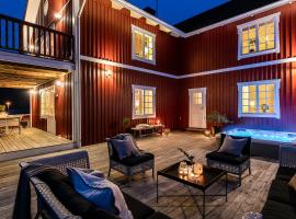Charming Villa at Askersund Golf Resort, hotel em Åmmeberg