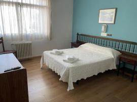 Hotel relojero, hotell med parkering i La Gudiña