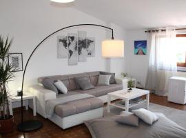 Spazioso appartamento (FREE PARKING), accommodation in Castel di Leva