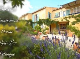 Magnifique villa provençale avec piscine et jardin, hotell sihtkohas Pouzilhac