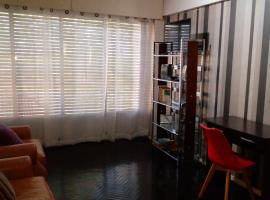 Aurora familiar，位于蒙得维的亚的酒店