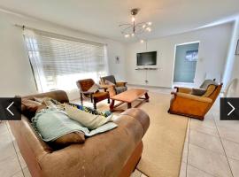 Vinview 4-bedroom holiday home, hotel in Swakopmund