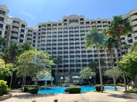 Riviera Bay Condominium, Tanjung Kling, hotel sa parkingom u gradu Kampong Lereh