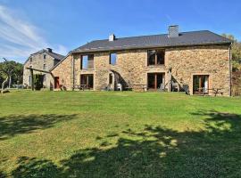 Rustic holiday home in Sainte-Ode with garden, počitniška nastanitev v mestu Sainte-Ode