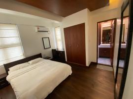Luxury 3 Room Apartment by Oboe, hotelli Maléssa