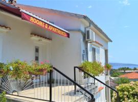 Rooms & Apartments Kvasić, hotel a 3 stelle a Krk