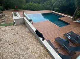 Bas de villa avec piscine, 5km de la plage