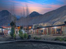 Echor Mud Huts Tabo, Spiti Valley، كوخ في كازا