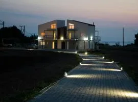 Garden's Sunset Αvra