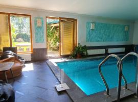 Spacious house with indoor pool & sauna., family hotel in Ādaži