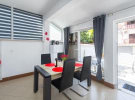Family Apartment Romina, hotel pogodan za kućne ljubimce u Vrsaru
