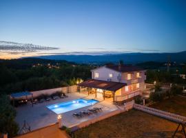 Vacation villa Matic with 7 bedrooms, cottage in Sinj