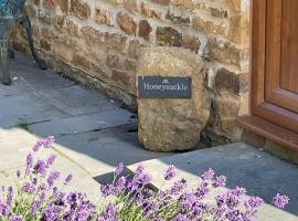 Honeysuckle Cottage - Hillside Holiday Cottages, Cotswolds, hôtel pas cher à Warmington