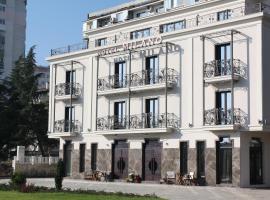 Milano Hotel, hotel em Burgas