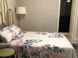 Bel appartement parisien, hotel in Levallois-Perret