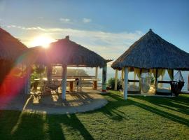 Treasure by the Sea Resort - Happy Hill, hotel di Chimo