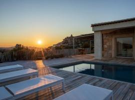 Villa with pool and panoramic view Costa Smeralda, atostogų namelis mieste Abbiadori