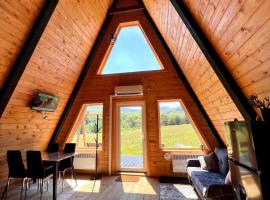 Blackcherry_Ukraine, holiday home in Chereshenka