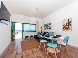 Luxury Suite Sea Front V, family hotel in Playa Honda