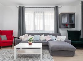 Zola Guest House, hotel in Oradea