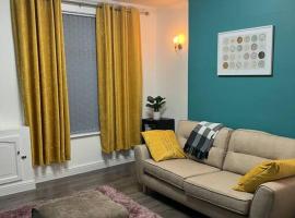 Comfortably furnished 2 bedroom home in Bolton, hotel i Bolton