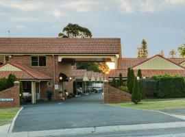 Cotswold Motor Inn, hotel with pools in Toowoomba