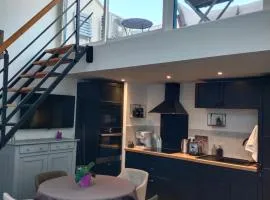 T2 de standing près du port, avec terrasse et clim