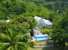 Red Coconut Self-Catering, hôtel à Mahé près de : Michael Adams Art Studio