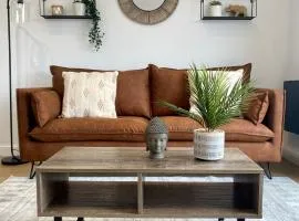 Modern 2 Bed Apartment/Free Parking/Near City/Self-Check In