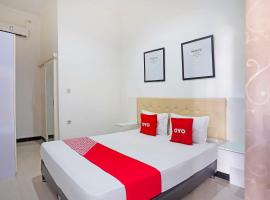 OYO 91508 Ruby Homestay Syariah, hotel amb aparcament a Bagongpatar