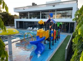 Bingo House Watamu, A Modern 5-Bedroom Villa with Pool, A Kids Heaven, villa i Watamu