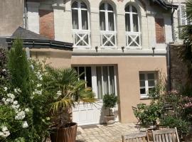 La Maison du Cocher - Chambre indépendante climatisée en Hypercentre - Lit Queen Size, serviced apartment in Angers