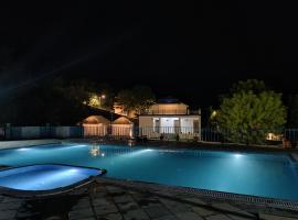 Hill View Resort by Rudrakshi, glampingplass i Udaipur