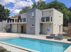 Luxury Villa With Swimming pool A&N, alquiler vacacional en Ružić