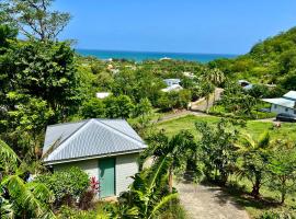 Le Surf Lodge, chambre avec vue mer dans un écrin de verdure、デエエのホテル