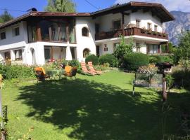 Komfortable Ferienwohnung mit herrlicher Aussicht, hotel familiar en Sautens