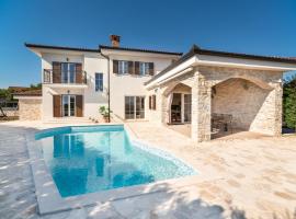 Villa Kala-luxury villa, heated pool in a quiet area - by TRAVELER tourist agency Krk, casa per le vacanze a Kras