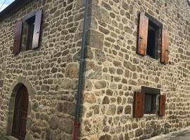 Gîte ardéchois, possibilité d entrée autonome, cheap hotel in Quintenas