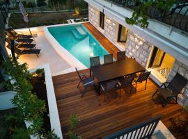 Villa Nika with private heated pool, hotel v Slano